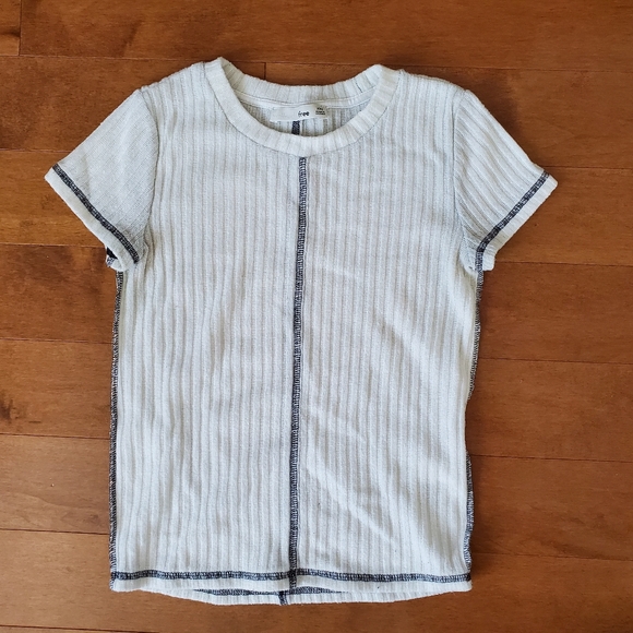 Aritzia Ribbed tee - Picture 2 of 4